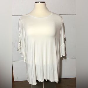 H by Halston ladies 3x white top with pretty ruffle sleeves.
